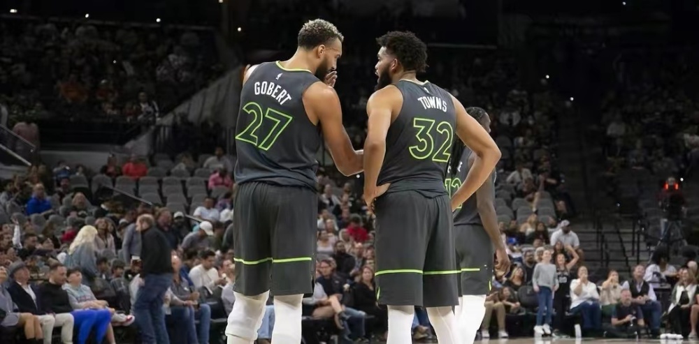  森林狼双塔合砍六十四分屠公牛  