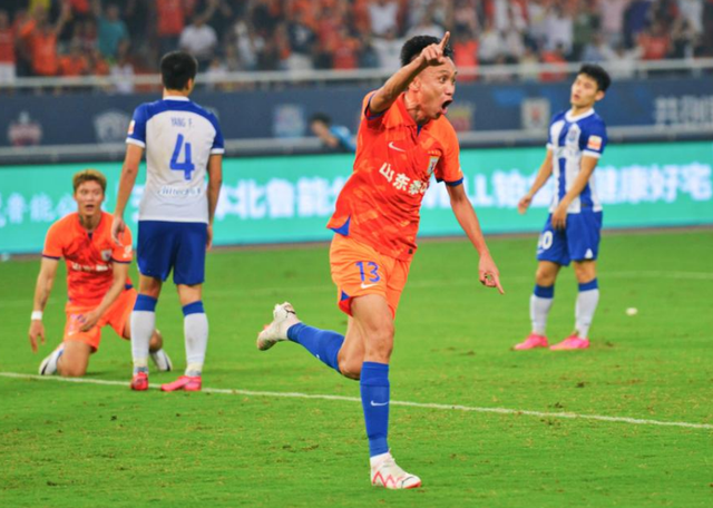  兰斯铁卫重伤赛季报销震动足坛  