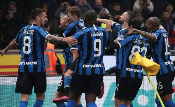  AC米兰主场惨败那不勒斯 奥斯梅恩双响屠戮圣西罗  